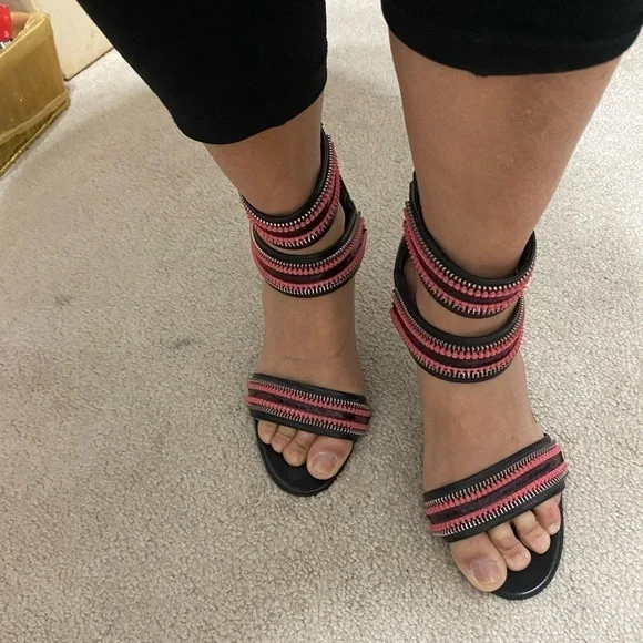 Sam Edelman’Alton’ high heels- needle heels, leather , sz 8M black/ salmon/ pink - Picture 6 of 11